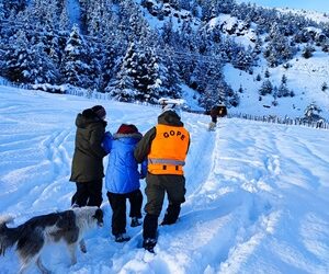 Rescatan a familia aislada por nevazón en sector Lago Frío