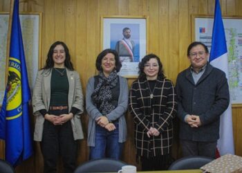 Profesora de la  Escuela Rural Río Blanco participa en gira del Presidente Boric a Europa