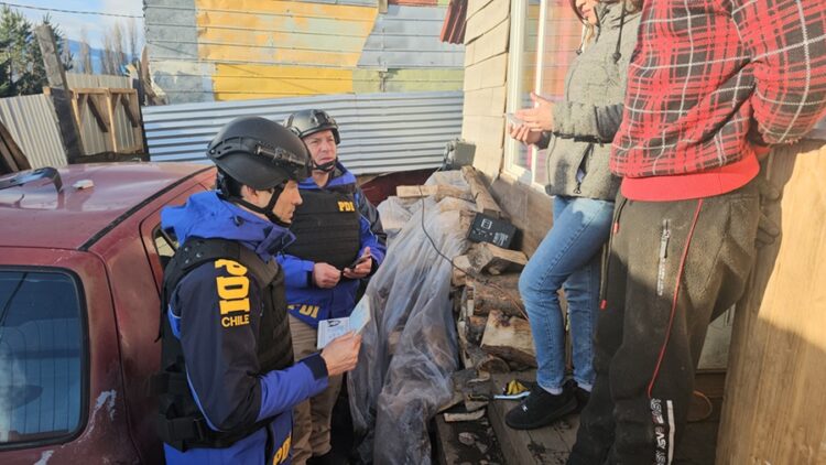 FISCALIZACIÓN MASIVA DEJA 4 EXTRANJEROS DENUNCIADOS Y 1 CHILENO DETENIDO POR MICROTRÁFICO