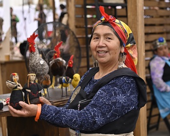 SernamEG y Conadi abren postulaciones para participar de encuentro y feria de emprendedoras indígenas en Santiago
