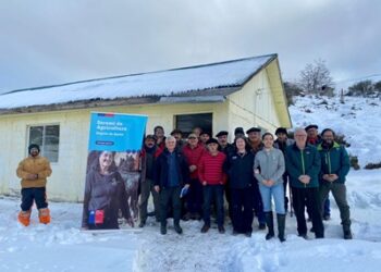 Agricultores y ganaderos de Río Ibáñez son informados en terreno sobre recomendaciones invernales para el sector