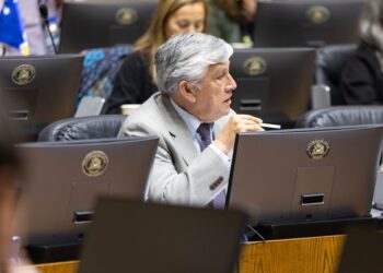 Sandoval llama a estructura pública regional a apoyar postulación de familias ayseninas a subsidio eléctrico