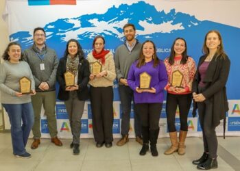 SLEP Aysén realiza reconocimiento a docentes destacadas en última evaluación docente