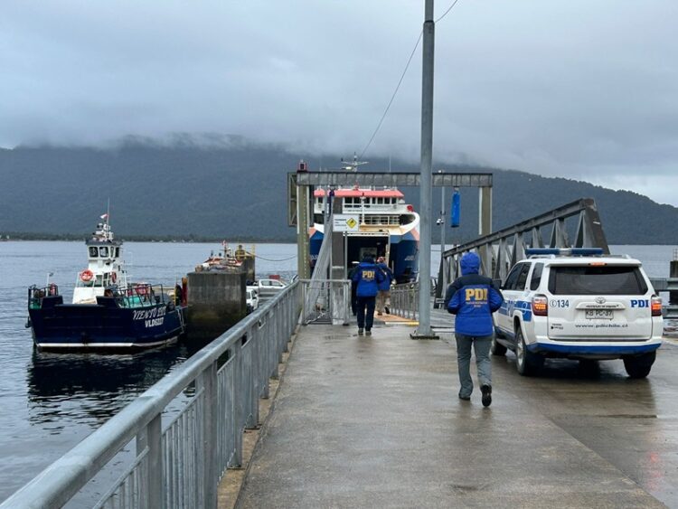 PDI investiga derrame de petróleo en Puerto Cisnes 