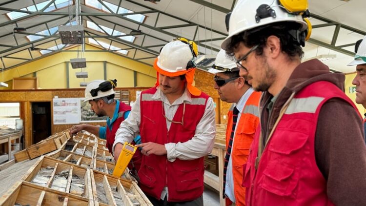 ¿QUIÉN PROTEGE A LOS MINEROS CHILENOS?