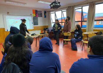 LA MUNICIPALIDAD DE GUAITECAS ESTÁ EJECUTANDO SIETE TALLERES ARTÍSTICOS PARA ESTUDIANTES Y VECINOS DE LA COMUNA