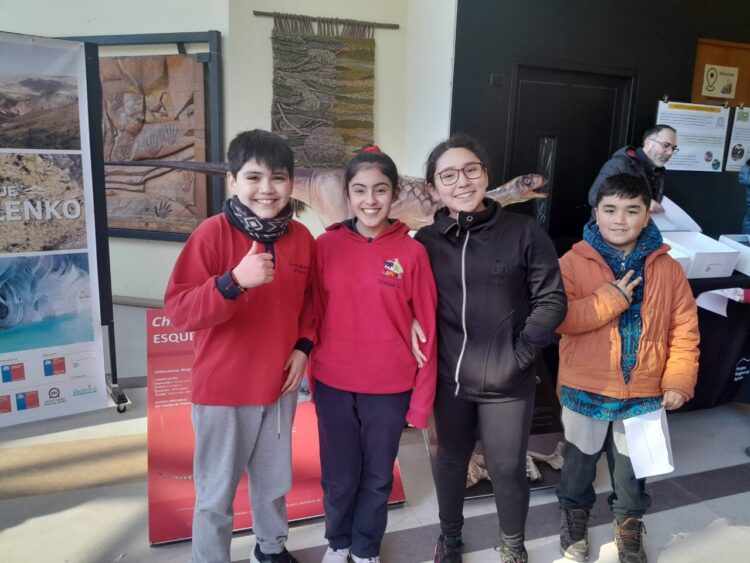 Estudiantes de básica y media participaron del ciclo de charlas “Geología para Todos y Todas” en el Centro Cultural de Coyhaique