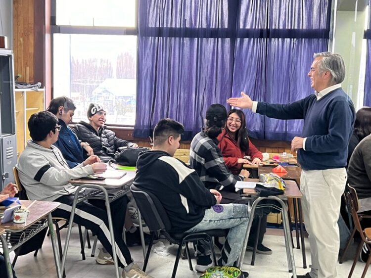 Estudiantes del Liceo Josefina Aguirre desarrollan habilidades emprendedoras en taller dictado por el Campus Patagonia de la Universidad Austral de Chile