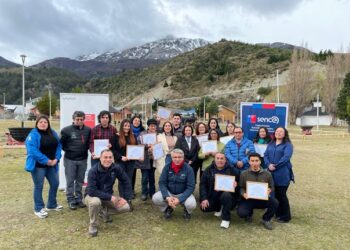 Puerto Sánchez: con gran éxito realizan curso para operar retroexcavadoras con licencia clase D, siendo la mayoría mujeres, para mejorar su empleabilidad