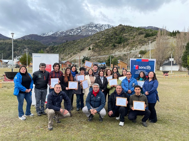 Puerto Sánchez: con gran éxito realizan curso para operar retroexcavadoras con licencia clase D, siendo la mayoría mujeres, para mejorar su empleabilidad