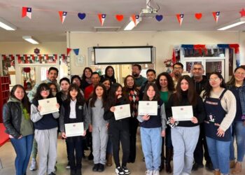 RECONOCEN A 38 ESTUDIANTES QUE OBTUVIERON EL BONO LOGRO ESCOLAR POR PRIMERA VEZ