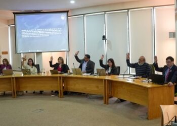 Cumpliendo normativa electoral: Andrea Macías deja el cargo de Gobernadora tras presidir última sesión del Consejo Regional 