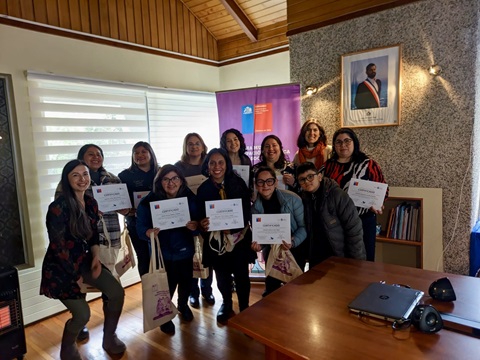 Escuela de Líderes Políticas y Sociales de SernamEG certifica a mujeres de la región y adelanta nuevo modelo para 2025