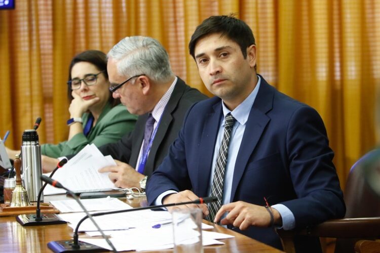Diputado Calisto valora anuncio del gobierno y hace llamado a participar en consulta ciudadana por la opción de mantener horario de verano todo el año