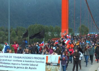 CENTENARES DE  TRABAJADORES DE LA INDUSTRIA PESQUERA VUELVEN A MOVILIZARSE  EN AYSÉN POR REDUCCIÓN DE CUOTA