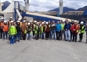 Alumnos del liceo Mañihuales y CFT de Aysén participaron del quinto embarque minero en Emporcha