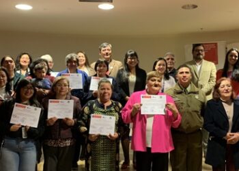 Personas mayores reciben certificación para prevenir la violencia y maltrato en Puerto Aysén