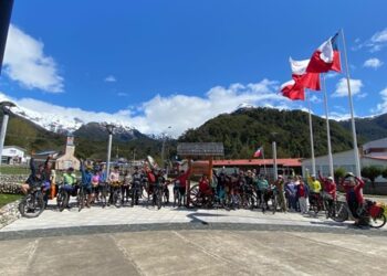 Bici-tando Fiordos Conectan a comunidades portal mediante ciclo viaje
