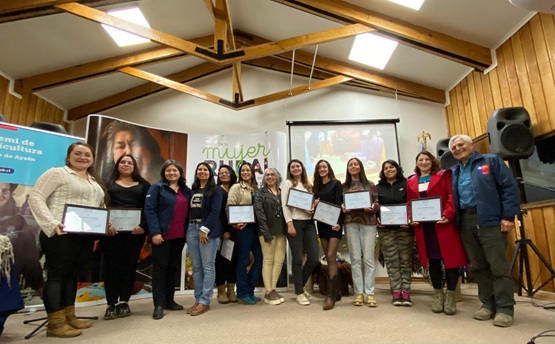 INDAP FORMA A NUEVAS GENERACIONES: MUJERES RURALES JÓVENES DE AYSÉN RECIBEN DIPLOMAS EN LA ESCUELA DE LIDERESAS