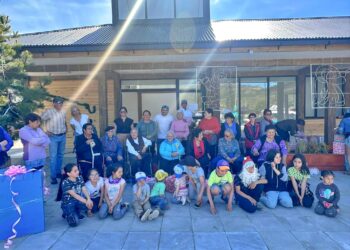 Navidad en Puerto Guadal: Festejando a niños y adultos mayores, comunidad se une por el bien común