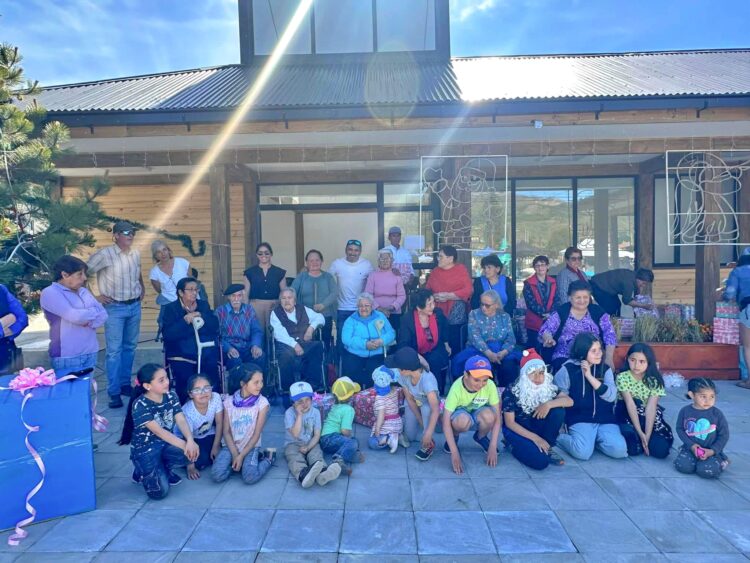 Navidad en Puerto Guadal: Festejando a niños y adultos mayores, comunidad se une por el bien común