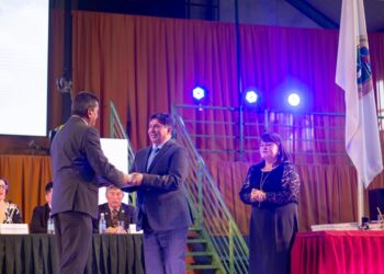 Luis Martínez juró como alcalde de la comuna de Aysén
