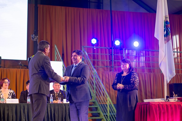 Luis Martínez juró como alcalde de la comuna de Aysén