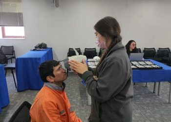 Más de 280 trabajadores de la construcción reciben atención oftalmológica