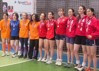 «Esgrimistas de Aysén se coronan campeones nacionales por equipo femenino y masculino de Florete».