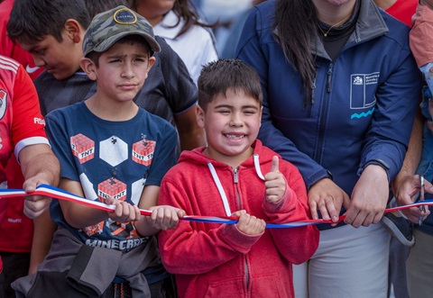 Municipio inauguró cancha Huracán: Y se anunció construcción de otras dos para el sector alto de Coyhaique