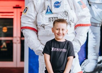 Niño de la región de Aysén vivió una experiencia inolvidable en Estados Unidos al visitar la NASA