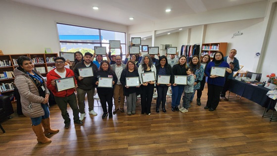 Con muestra de productos y certificación 20 personas emprendedoras finalizan programa del FOSIS