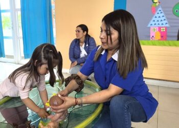 JI Kau- Kalem expone prácticas educativas enfocadas en la expresión de las emociones a través del arte, neurodivergencia y escenarios lúdicos