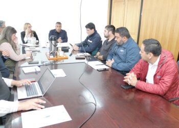 MOP SE REÚNE CON GREMIOS DEL SECTOR TURÍSTICO PARA COORDINAR MEJORAS VIALES EN LA RUTA 7