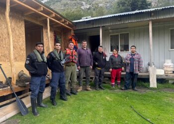 Carabineros de Villa O’Higgins junto a la Armada de Chile encuentran sanos y salvos a familia incomunicada en sector El Manzo