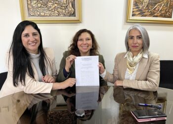 Bienes Nacionales y Serviu firman escrituras para el traspaso de terreno en Puerto Guadal