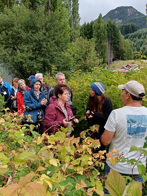 Villa Mañihuales recibe turistas de cruceros, a través de su recién creada Cooperativa de Turismo Rural “Ruta Siete Tours”