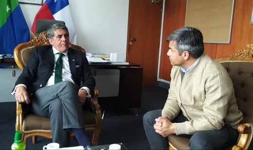 Gobernadores de Aysén y Los Lagos se Reúnen para Promover Mejoras en Conectividad Vial del Sur de Chile
