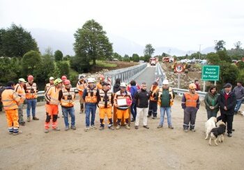 COMUNIDAD Y AUTORIDADES INAUGURAN PUENTE MODULAR EN SECTOR RÍO PANGAL