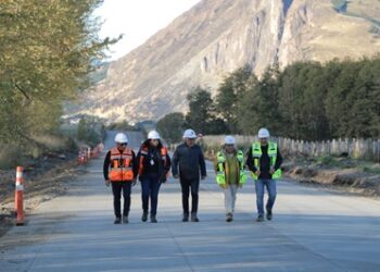 SUBSECRETARIO DE OBRAS PÚBLICAS INSPECCIONA AVANCES EN PAVIMENTACIÓN DEL CAMINO A LAGO ATRAVESADO EN COYHAIQUE