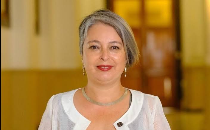 Jeannette Jara, precandidata presidencial, destaca el rol de los medios comunitarios y dialoga con la ciudadanía en encuentro con mujeres