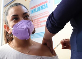 Uso de mascarilla será obligatorio en centros de salud con atención de urgencia
