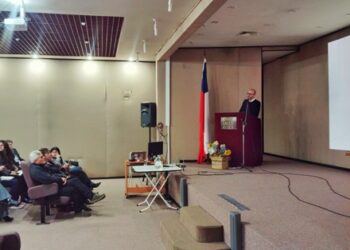 Investigador del Instituto de Arquitectura y Urbanismo de la Universidad Austral de Chile Dr. Antonio Zumelzu, expuso en “Seminario sobre entornos, salud y equidad” en Coyhaique