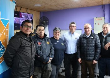 MUNICIPALIDAD DE COCHRANE Y CUERPO DE BOMBEROS FIRMAN CONVENIO PARA FORTALECER LAS COMUNICACIONES HF EN SECTORES RURALES DE COCHRANE