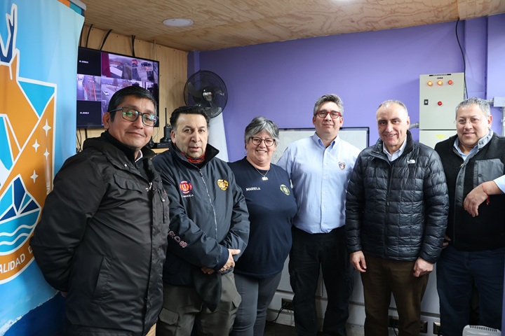 MUNICIPALIDAD DE COCHRANE Y CUERPO DE BOMBEROS FIRMAN CONVENIO PARA FORTALECER LAS COMUNICACIONES HF EN SECTORES RURALES DE COCHRANE