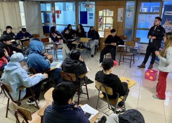 Taller educativo desarrollado por INJUV rompe mitos y entrega herramientas a juventudes de la comuna de Aysén