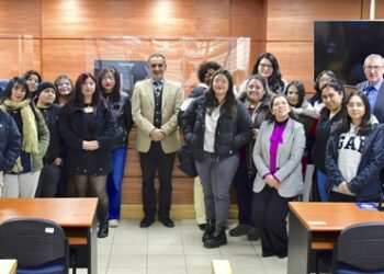 Juzgado de Familia de Coyhaique brinda charla a estudiantes de la Universidad de Aysén