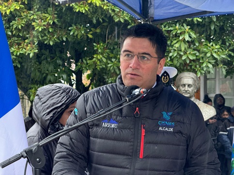 Alcalde de Cisnes y presidente de AREMU, Francisco Roncagliolo, rechaza propuesta de cobro a camiones chilenos en Ruta 40