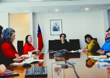 Campaña Salvemos la Patagonia se reúne con ministra Maisa Rojas: Se le entregó catastro sobre salmoneras en áreas protegidas