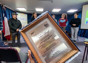 Proyecto ambiental de Escuela Aysén recibe premio Carolina Hazard